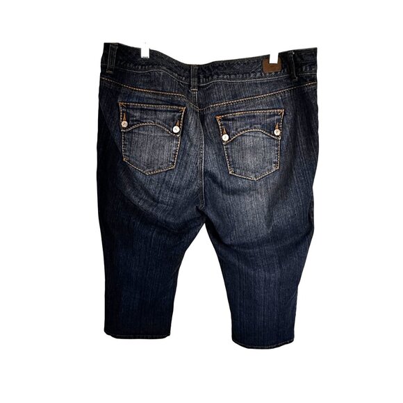 American Rag  Size 18  Crop Denim Capri Jeans With Button Zip Closure - Picture 7 of 16